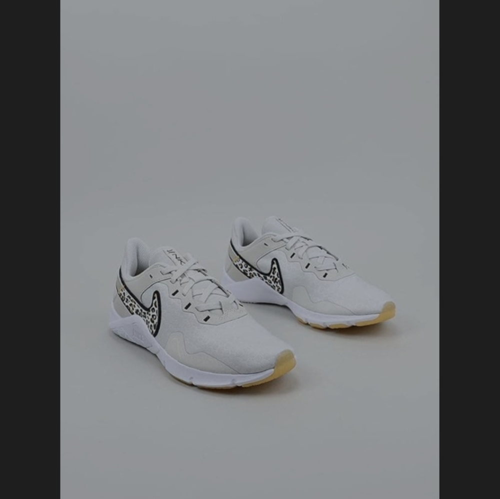 Nike | Women's Legend Essential 2 PRM